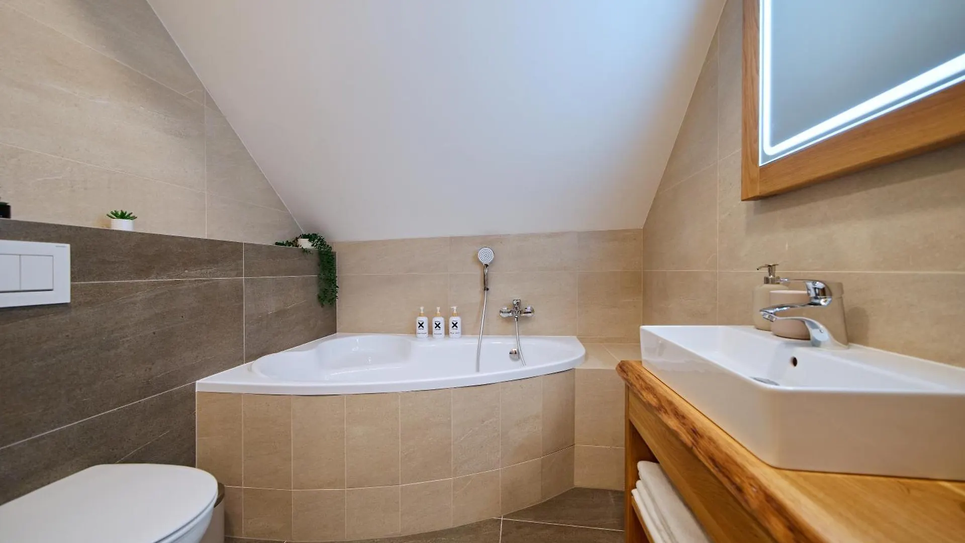 Spindl Lodge Apartments Self Check-In & Sauna Špindlerŭv Mlýn 4*,  체코